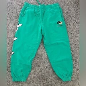 NWOT SZ L Disneyland Mickey Peace Sign Design Sweats